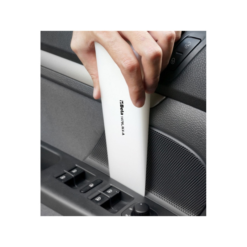 Kit de 4 spatules pour le démontage du tableaux de bord et des pièces