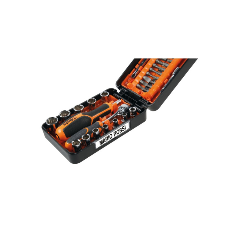 Coffret compact composé de 39 outils dont 11 douilles Multi-empreinte